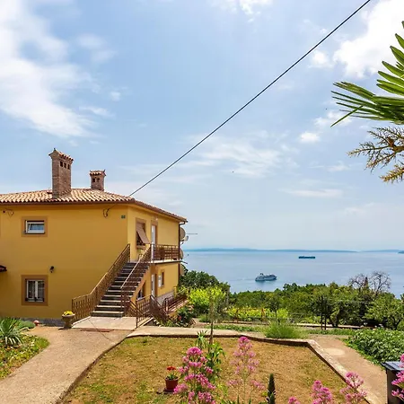 Apartment Amazing In Pobri With House Sea View Volosko