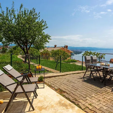 Apartment Amazing In Pobri With House Sea View Volosko